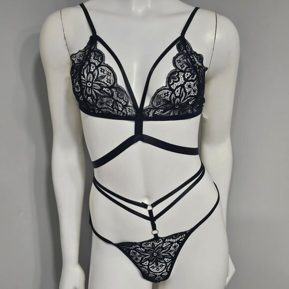 Floral Lace Harness Lingerie Set - Picture 2 of 7